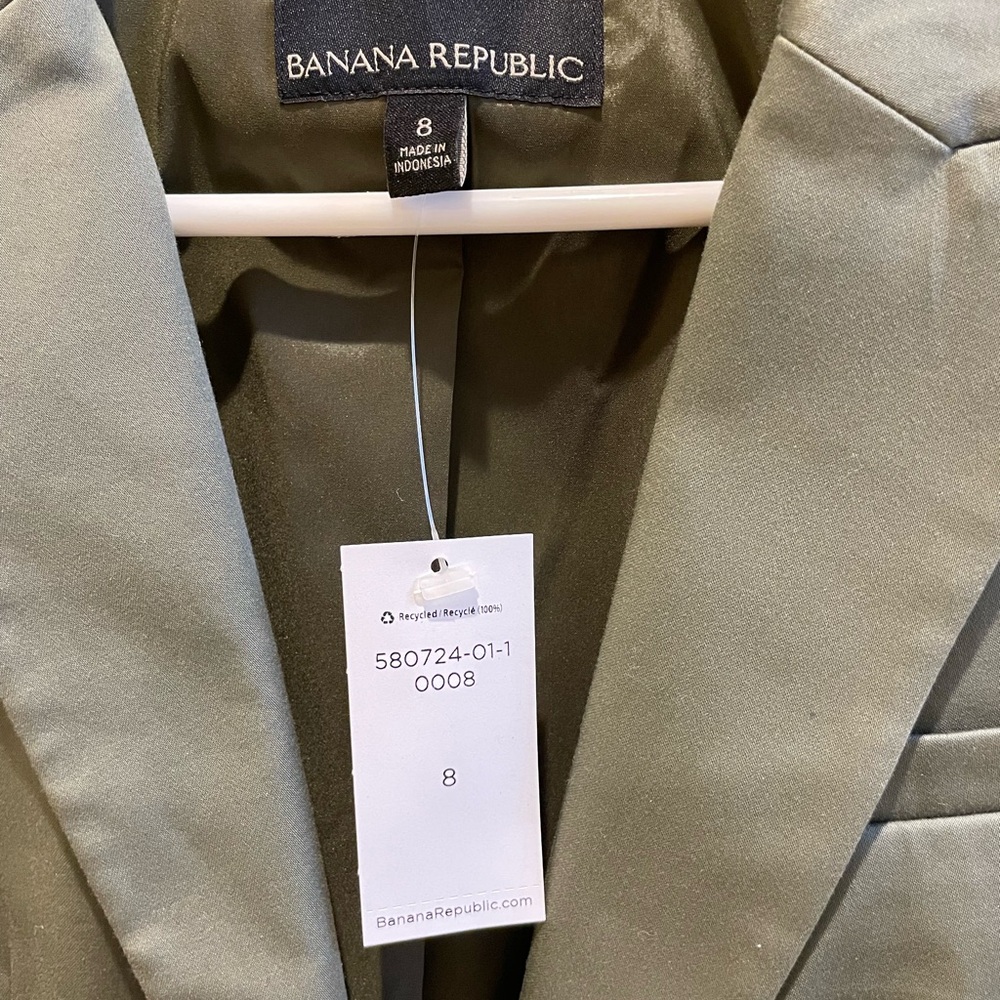 Banana Republic Blazer Jacket. Green. Size 8. NWT.